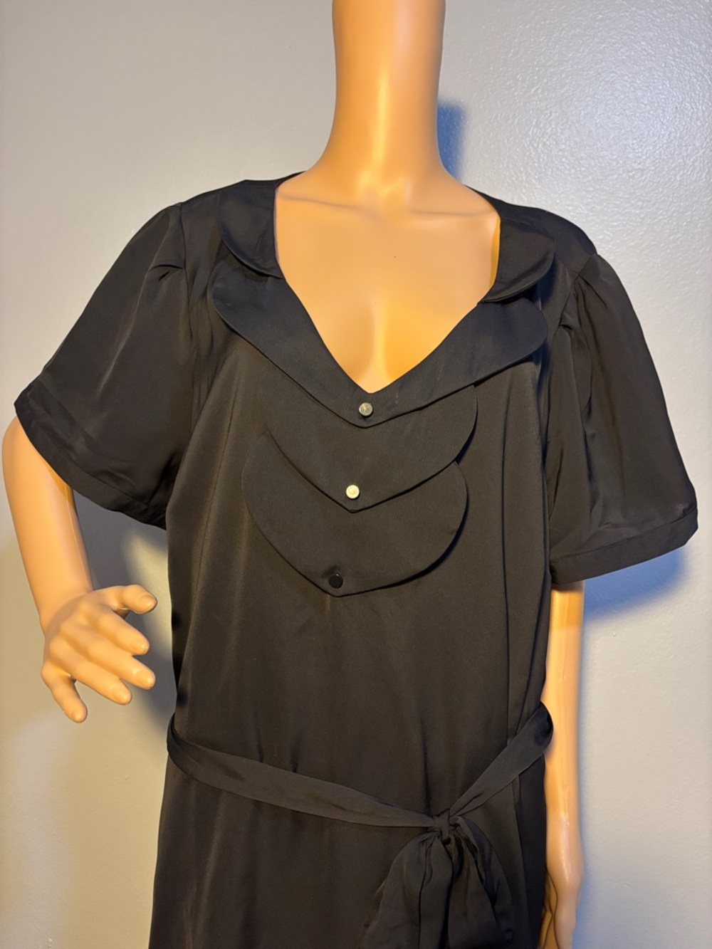 ModCloth Women's Black Art Deco Neckline Short Sleeve Tunic - Picture 2 of 8